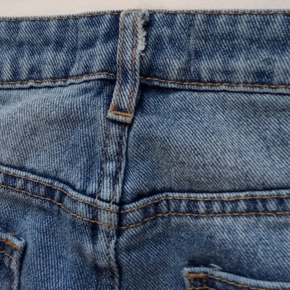 Pacsun▪️Floral Distressed Light Wash Mom Jean Straight Leg Button Fly